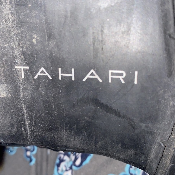 Cool low heel Tahari black boot - Picture 6 of 7